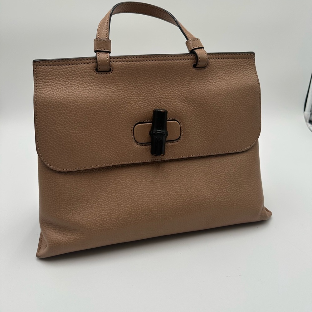 Gucci Tan Leather Handbag With Strap.